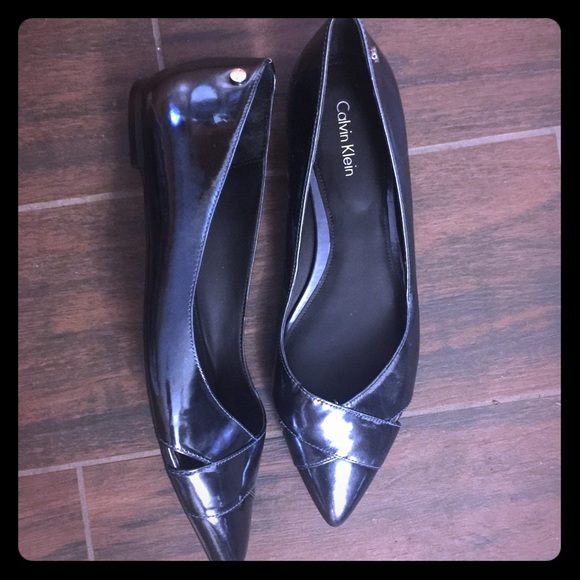 CALVIN KLEIN FLATS - Picture 1 of 1